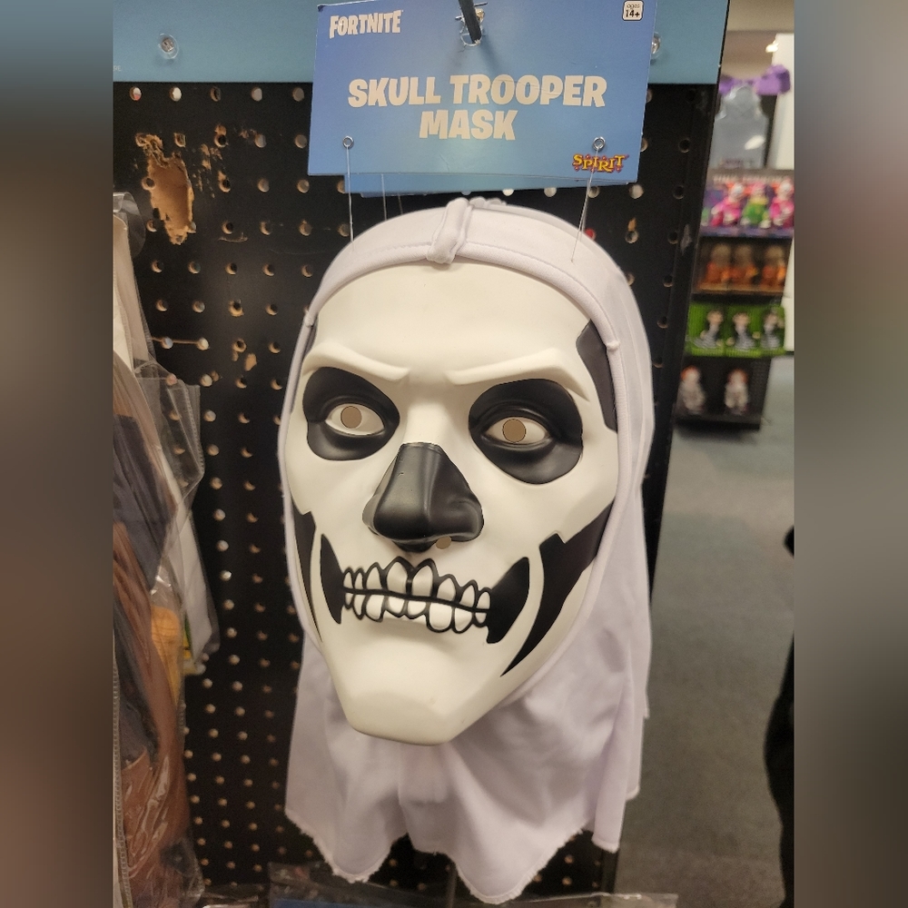 Fortnite skull trooper skeleton mask excellent condition